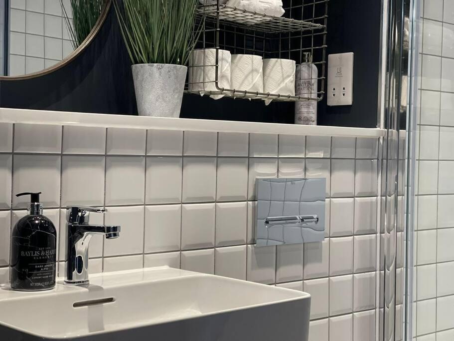 Trendy Apartment In Cardiff Free Parking Esterno foto